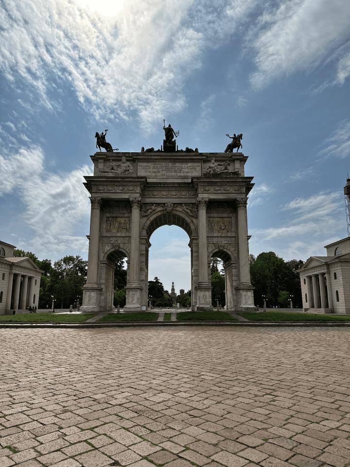 Arco della Pace / vítězný oblouk