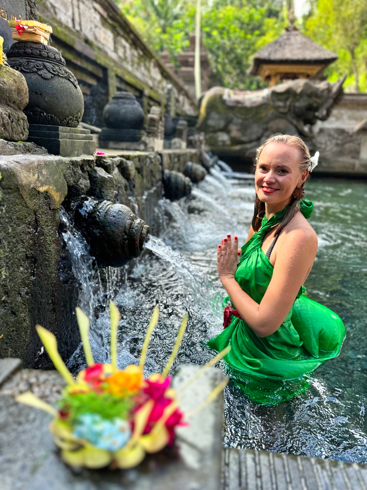 Očistný rituál - tirta empul temple Bali